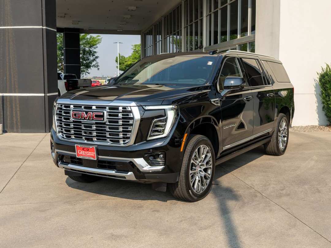 2026 GMC Yukon Xl Denali - Image 3