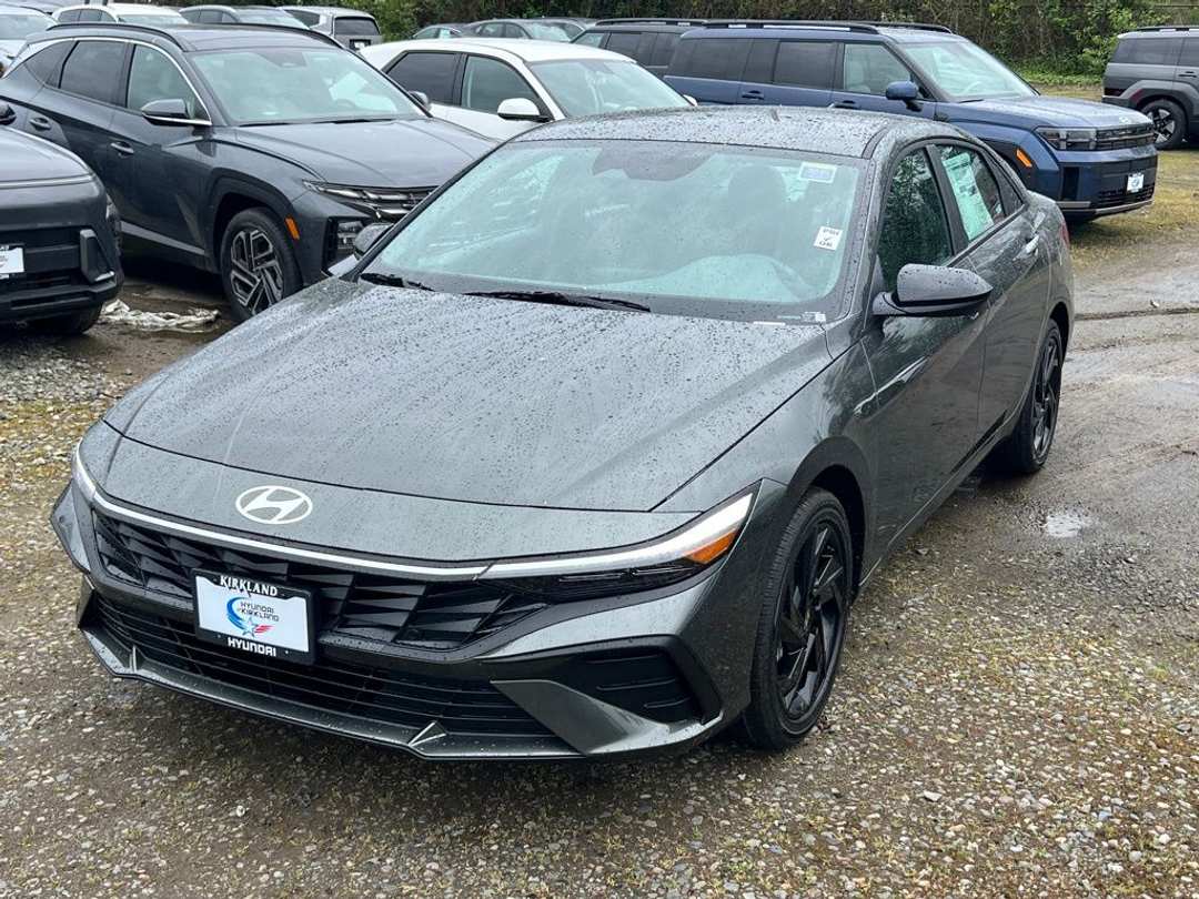 2026 Hyundai Elantra SEL Sport - Image 3