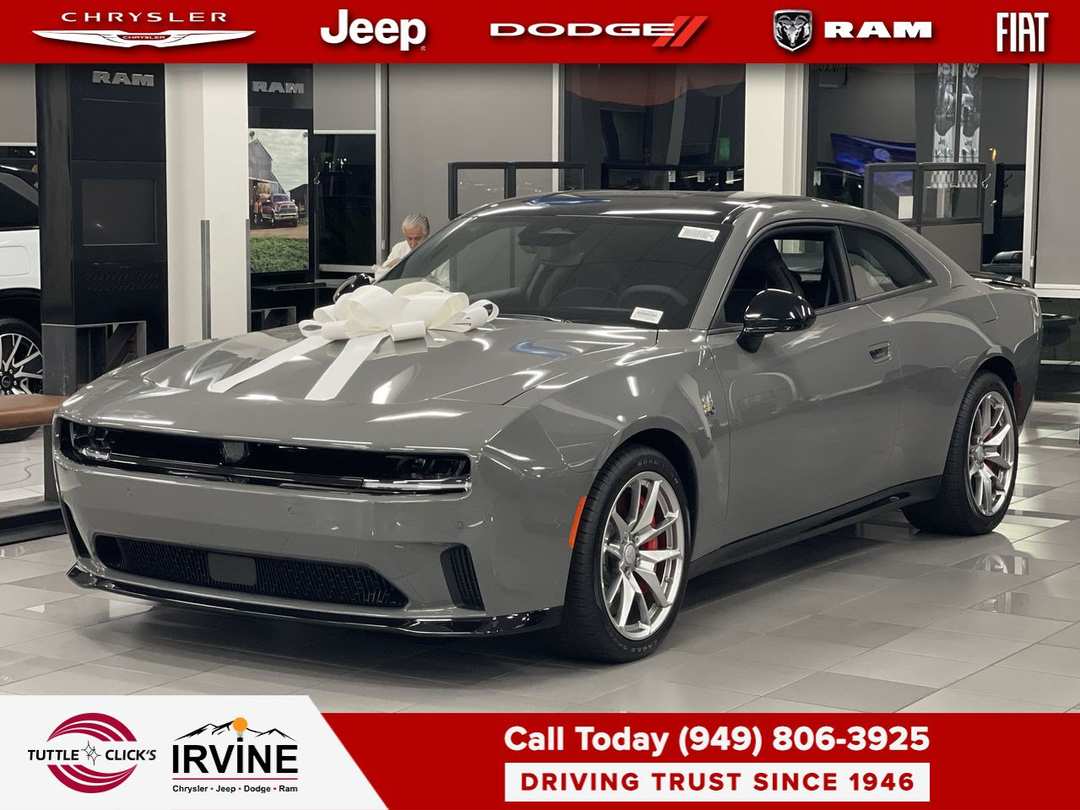 2026 Dodge Charger Daytona Scat Pack - Image 3