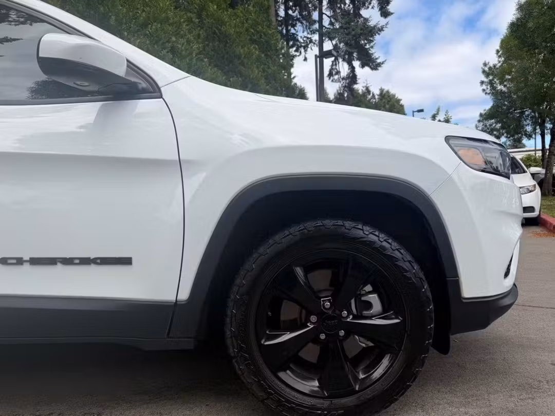 2021 Jeep Cherokee Altitude - Image 3
