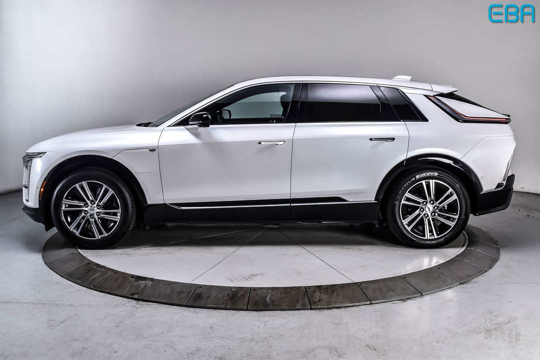 2024 Cadillac Lyriq Luxury - Image 3