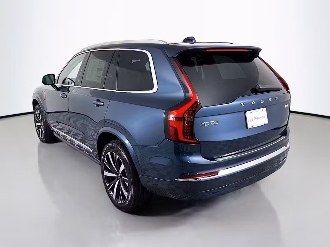 2026 Volvo Xc90 Plug-In Hybrid T8 Core - Image 3