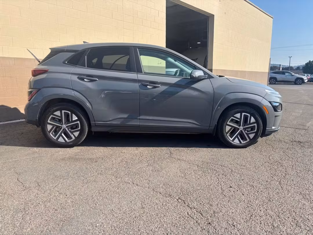 2023 Hyundai Kona SE - Image 3