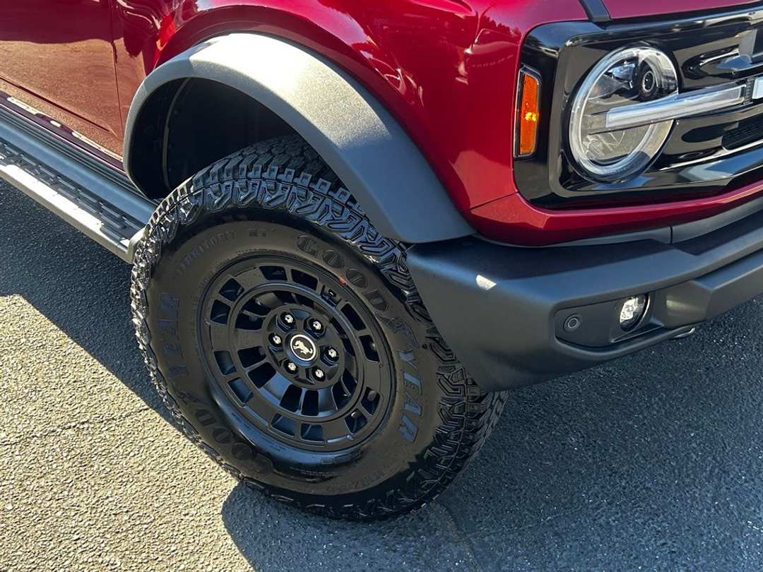2026 Ford Bronco Outer Banks - Image 2
