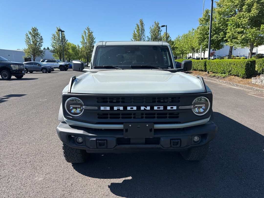 2024 Ford Bronco Black Diamond - Image 2