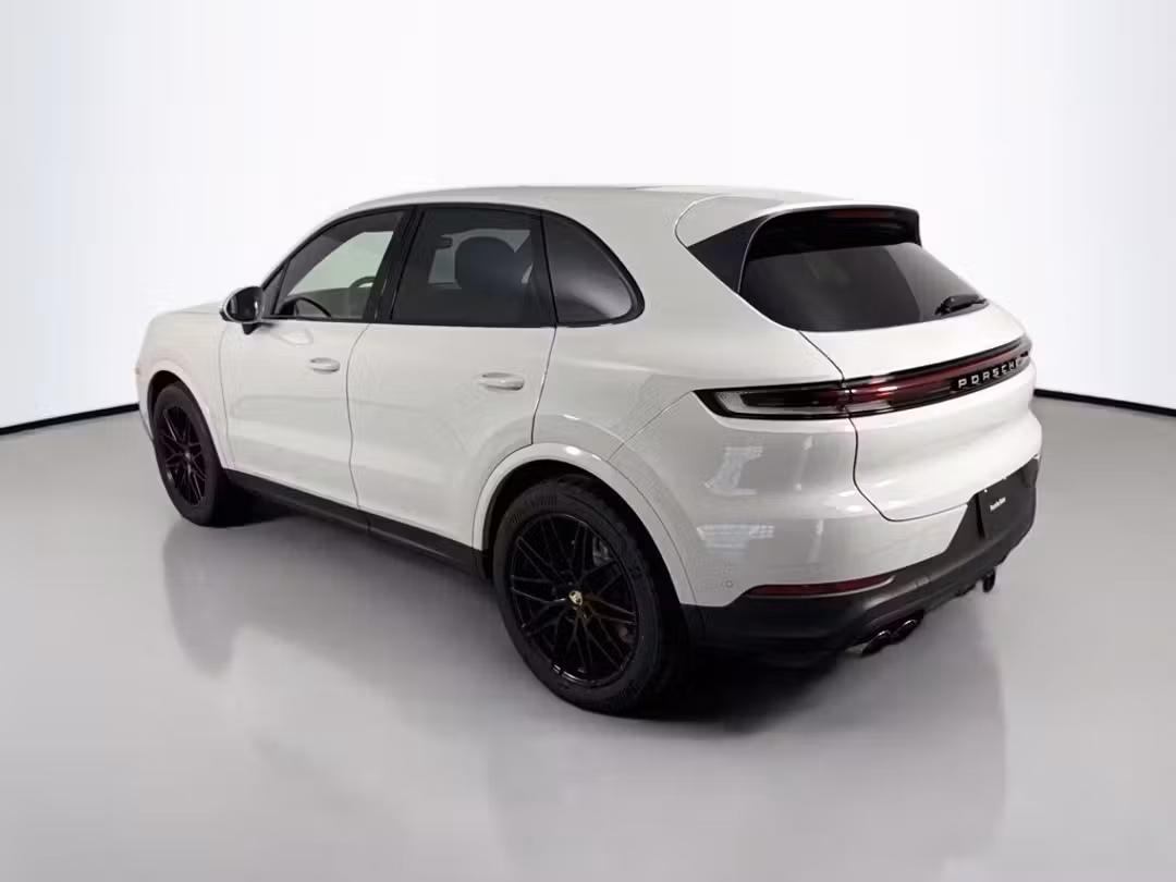 2025 Porsche Cayenne - Image 3