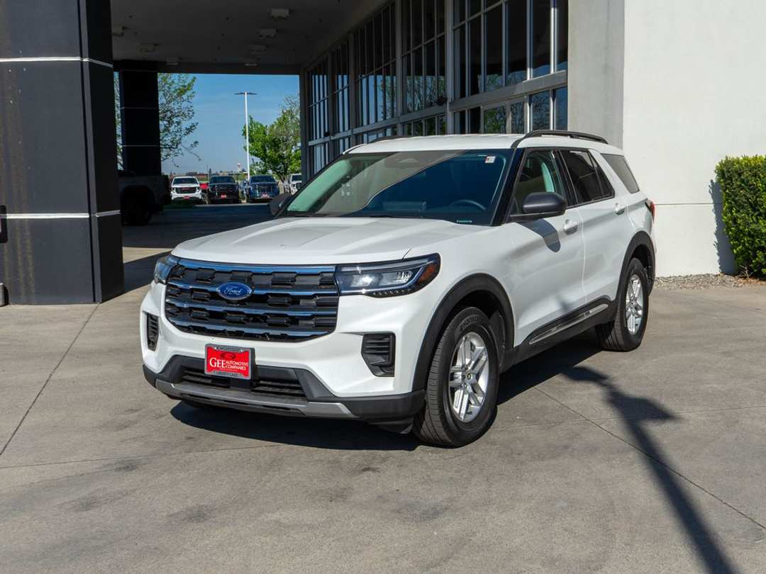 2025 Ford Explorer Active - Image 3