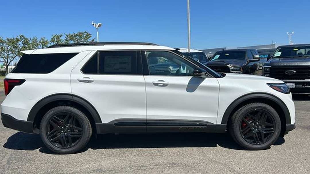 2026 Ford Explorer ST - Image 2
