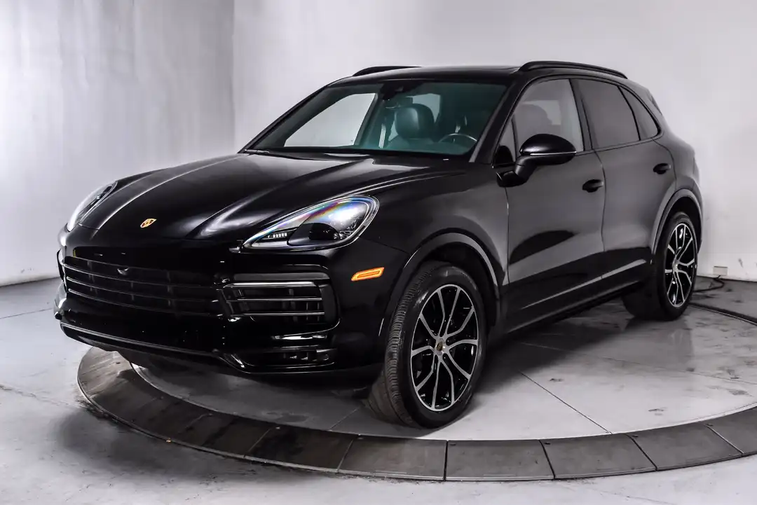 2023 Porsche Cayenne Platinum Edition - Image 3