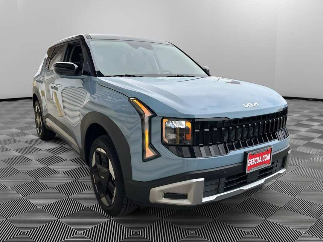 2027 Kia Seltos S - Image 3