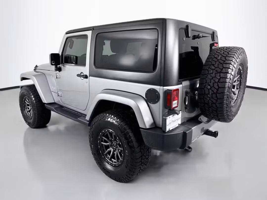 2016 Jeep Wrangler Sahara - Image 3