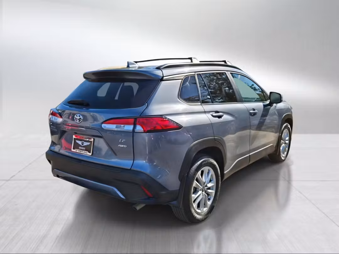 2022 Toyota Corolla Cross LE - Image 3