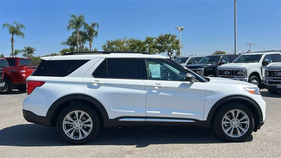 2023 Ford Explorer XLT - Image 2