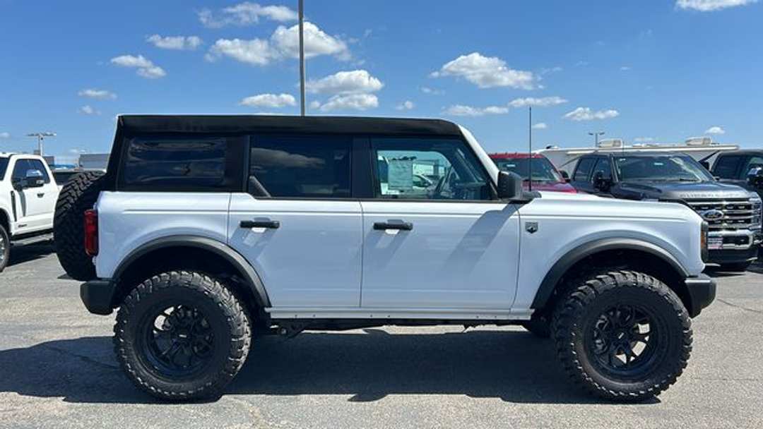 2025 Ford Bronco Big Bend - Image 2
