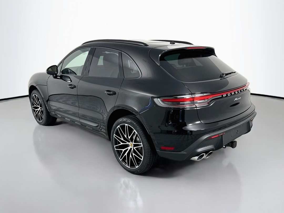 2026 Porsche Macan - Image 3
