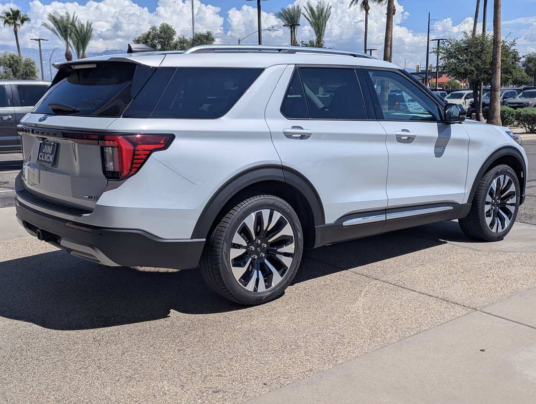 2026 Ford Explorer Platinum - Image 2