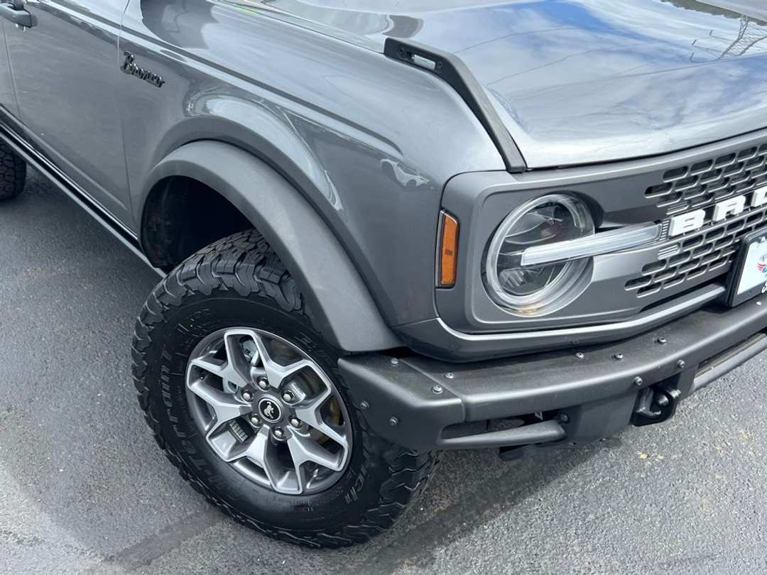 2023 Ford Bronco Badlands - Image 2