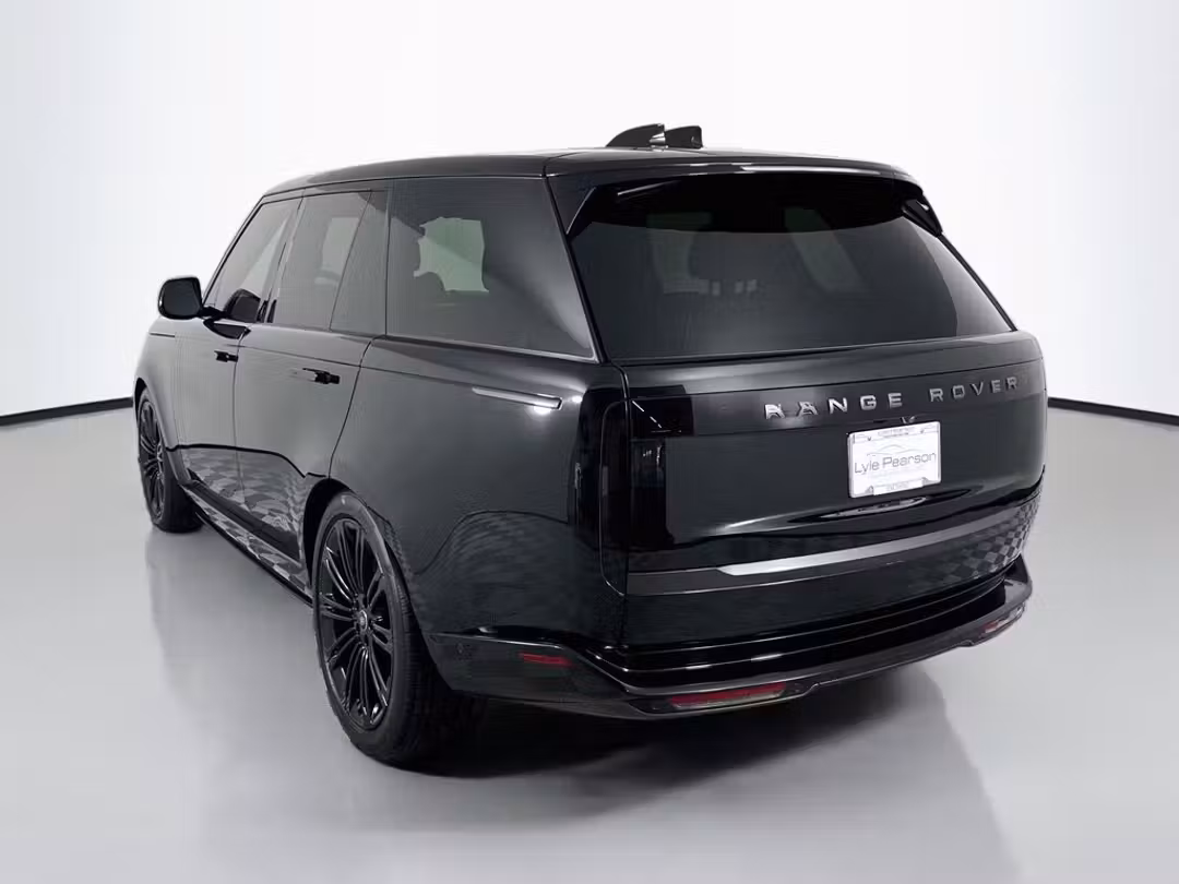 2025 Land Rover Range Rover SE - Image 3