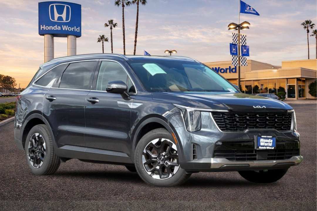 2024 Kia Sorento S - Image 2