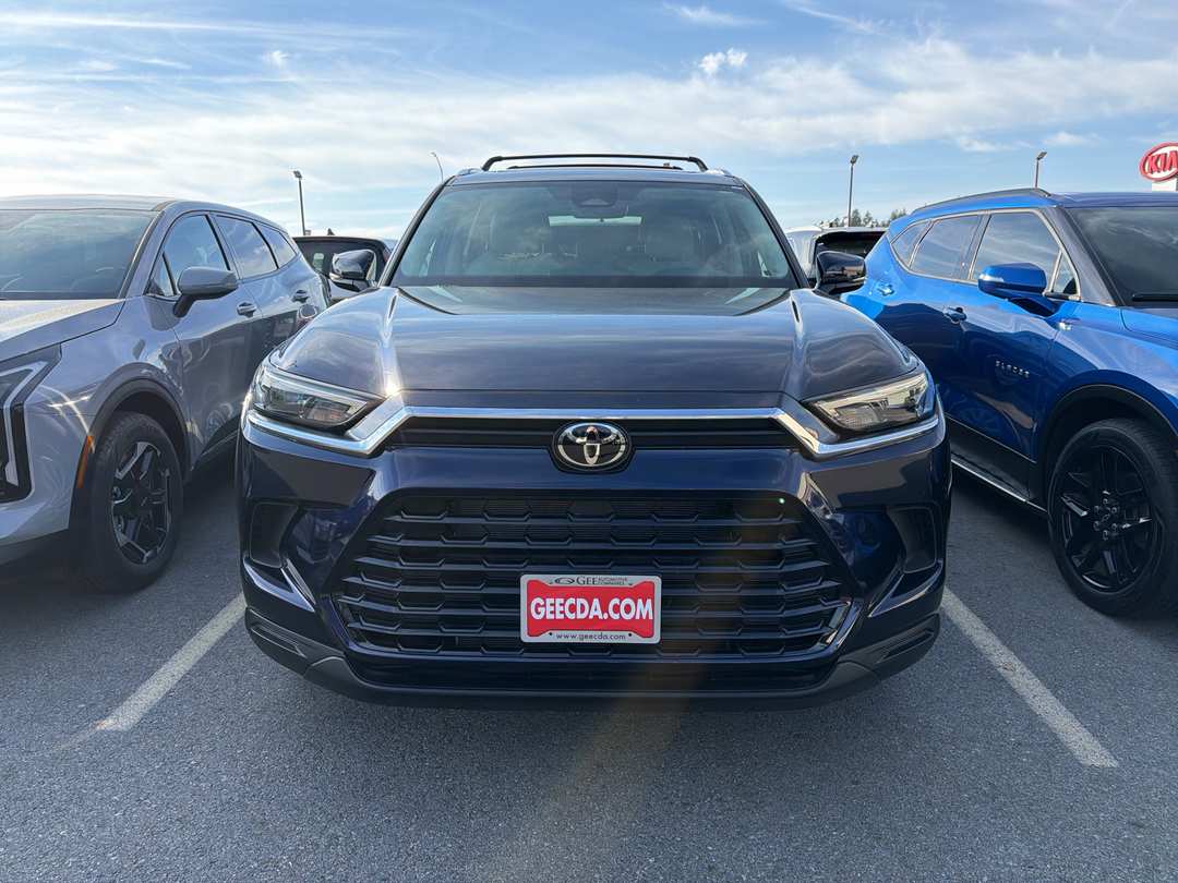 2025 Toyota Grand Highlander XLE - Image 2