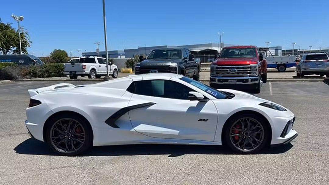 2023 Chevrolet Corvette Stingray - Image 2
