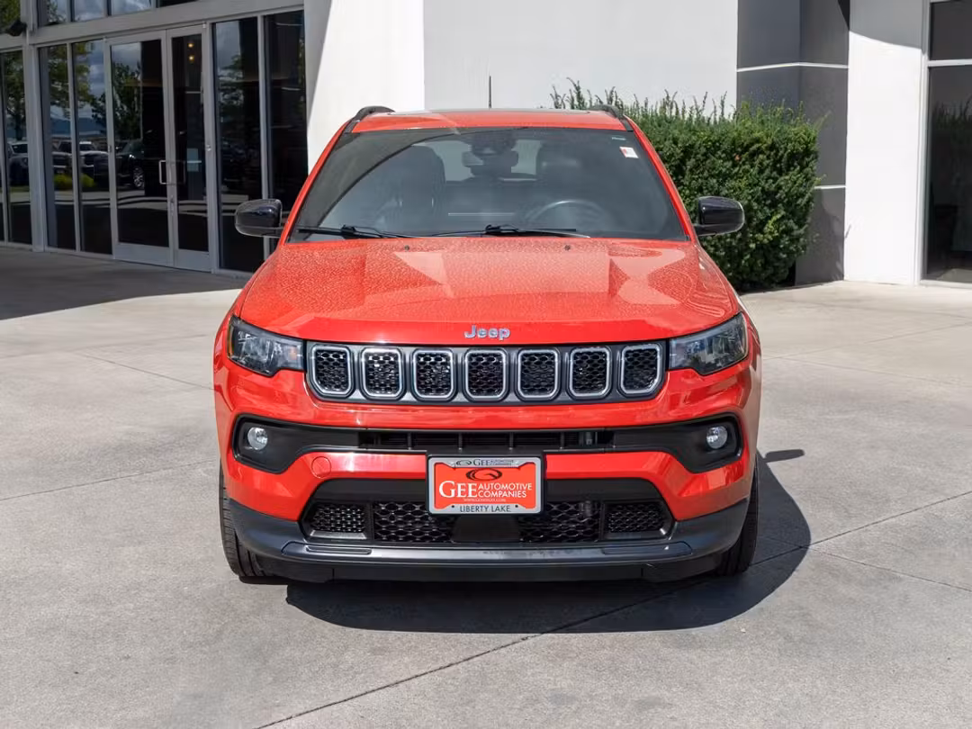 2023 Jeep Compass Latitude - Image 2