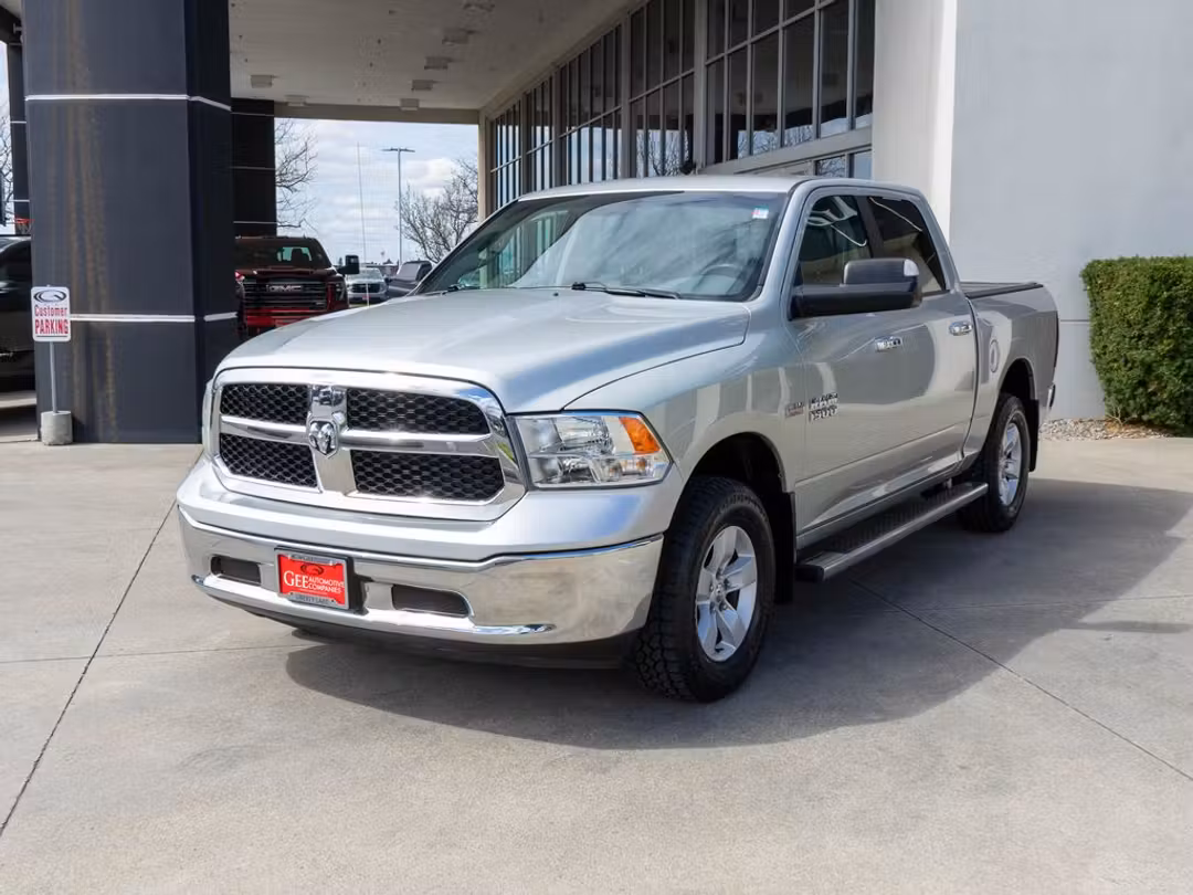 2017 Ram 1500 SLT - Image 3