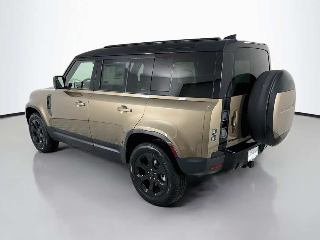 2026 Land Rover Defender 110 S - Image 3