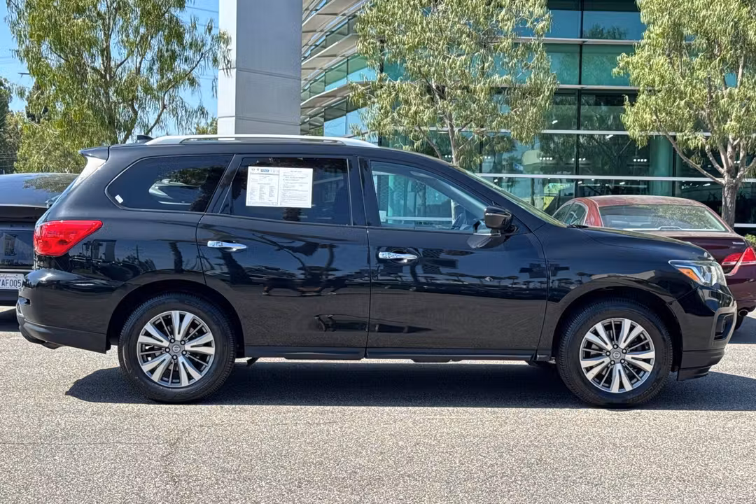 2019 Nissan Pathfinder SV - Image 3