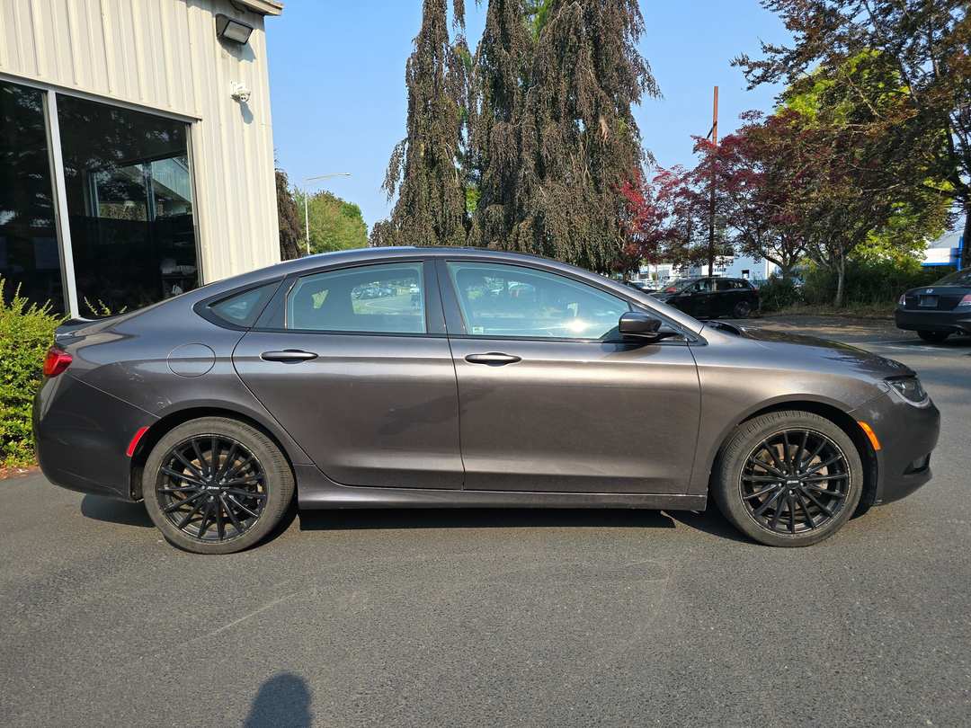 2015 Chrysler 200 S - Image 3