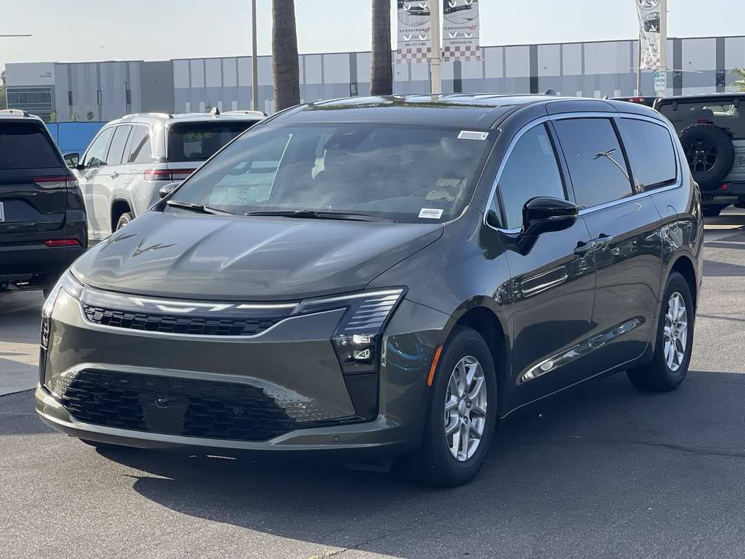 2027 Chrysler Pacifica Select - Image 3