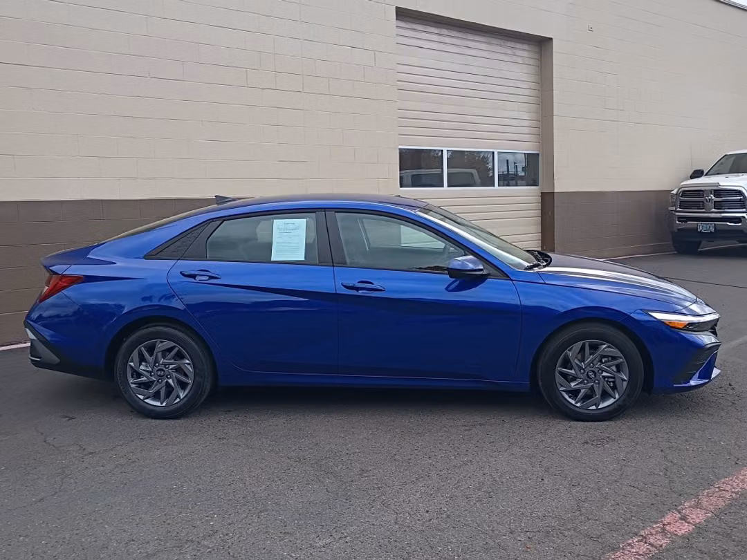 2026 Hyundai Elantra Hybrid Blue - Image 3