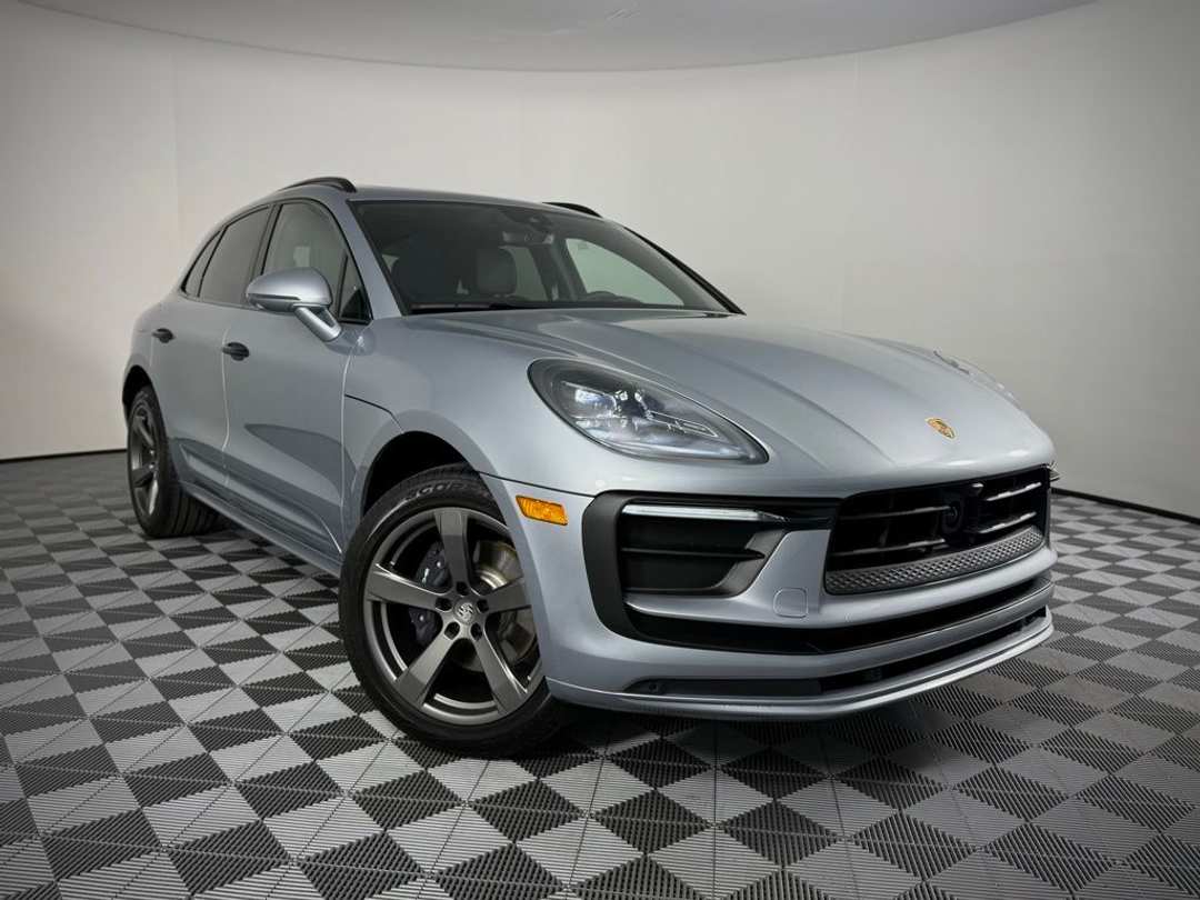 2026 Porsche Macan T - Photo 6