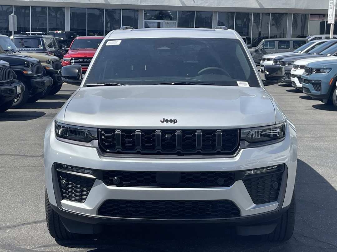 2026 Jeep Grand Cherokee 85th Anniversary Edition - Image 2