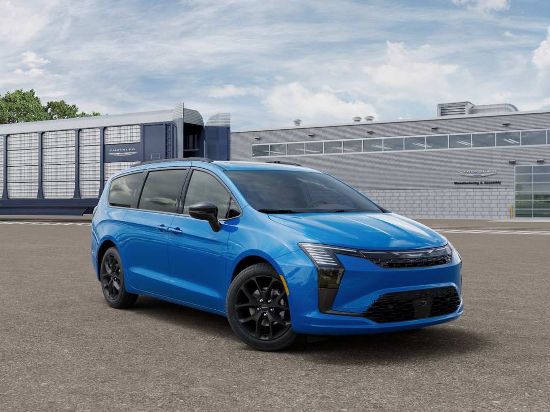2027 Chrysler Pacifica Limited - Image 3