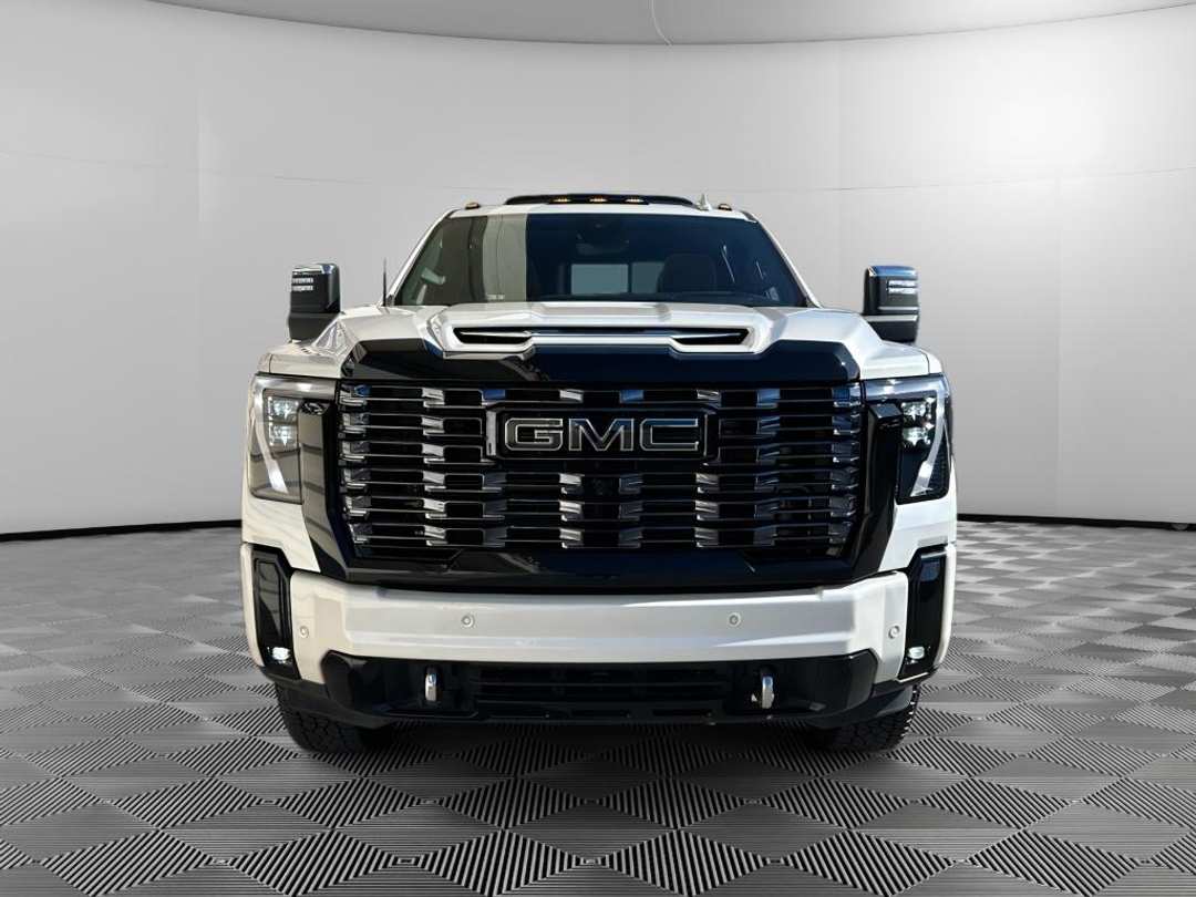2025 GMC Sierra Denali Ultimate - Image 2