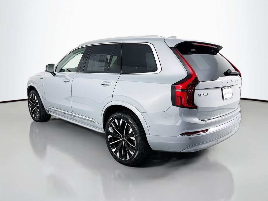 2026 Volvo Xc90 Plug-In Hybrid T8 Plus - Image 3