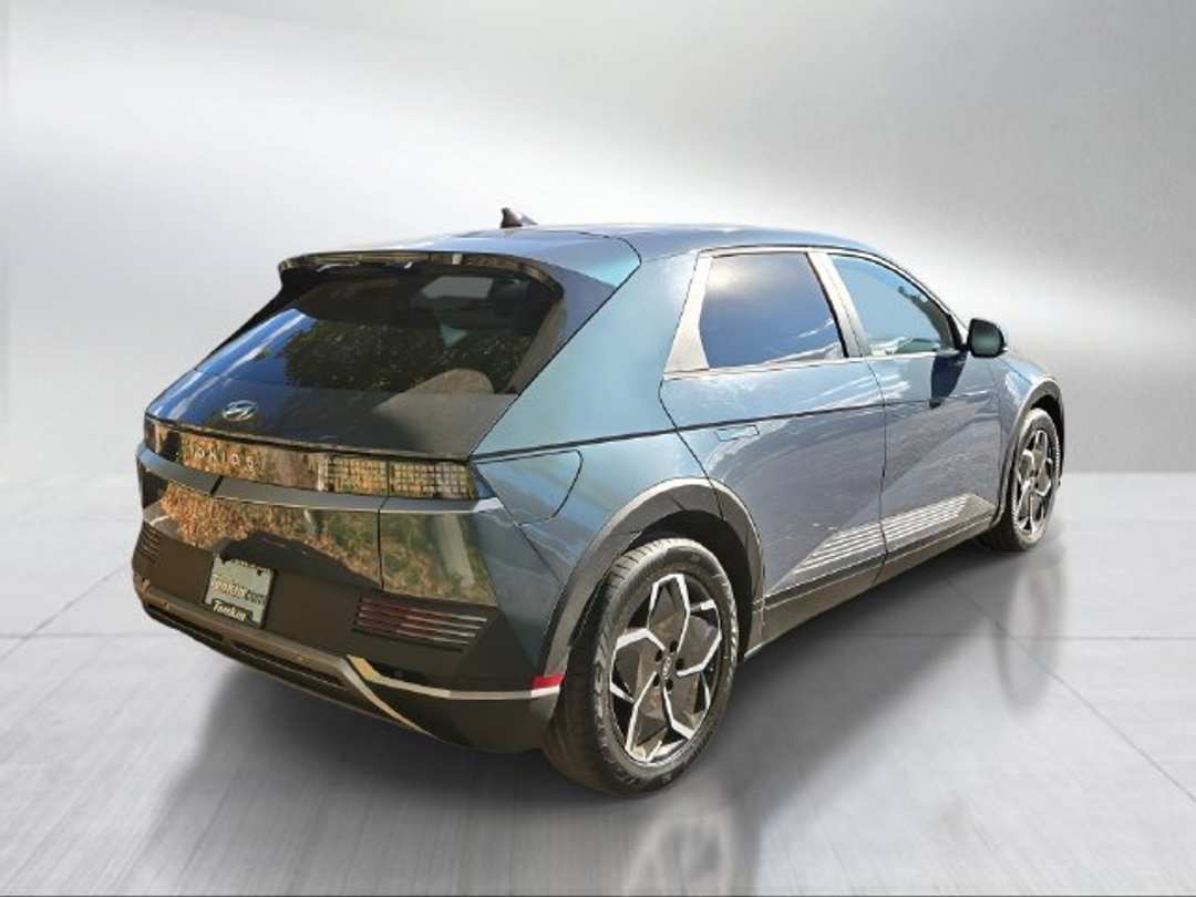 2024 Hyundai Ioniq 5 SE Standard Range - Image 3