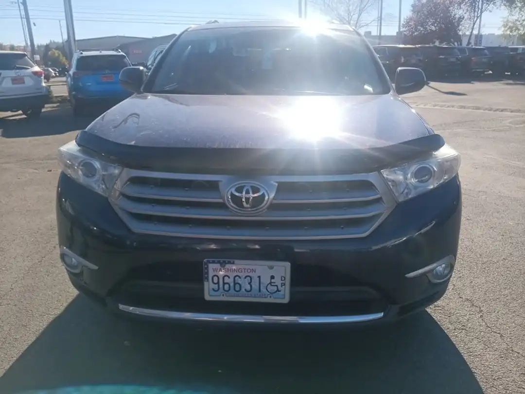 2013 Toyota Highlander SE - Image 2