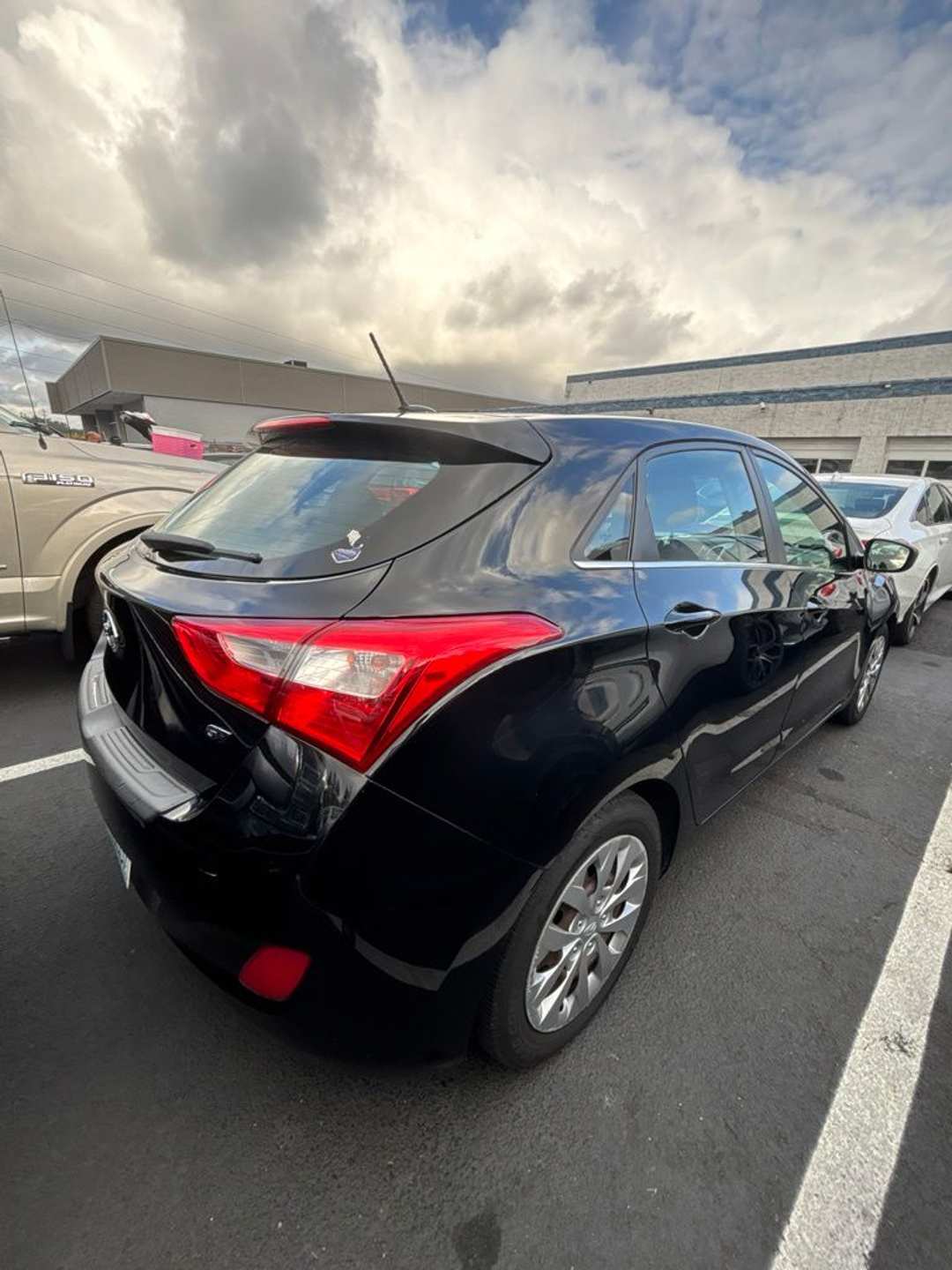 2016 Hyundai Elantra Gt Base - Image 3