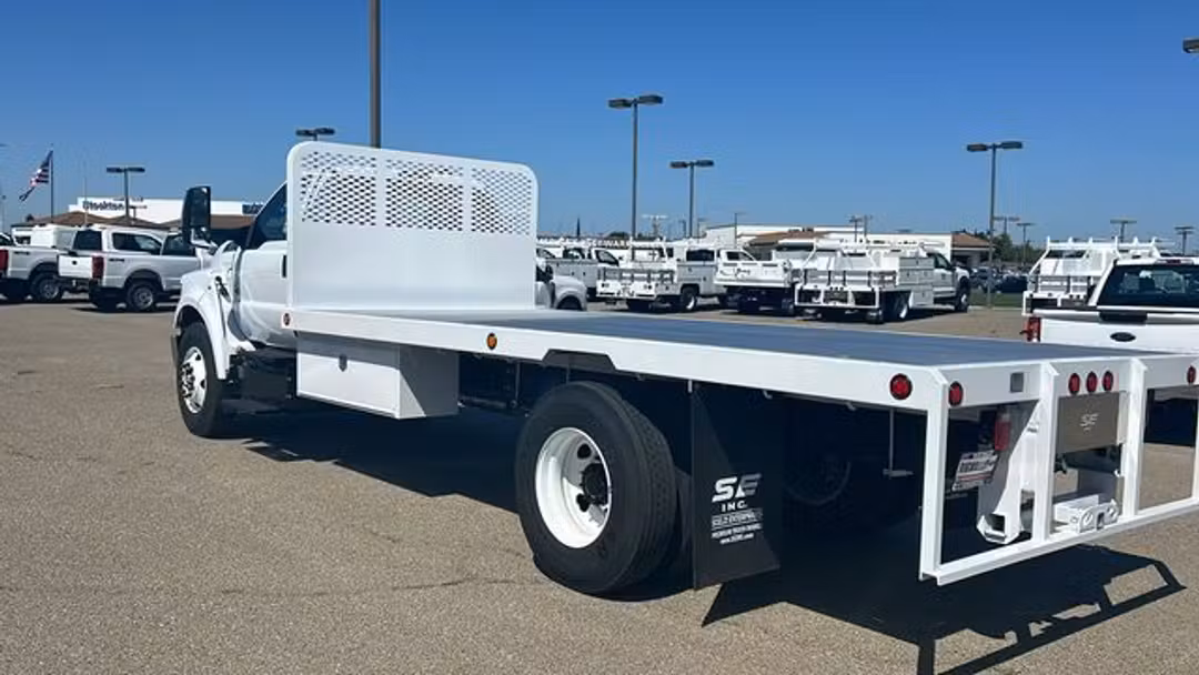 2027 Ford F-750Sd Base - Image 3