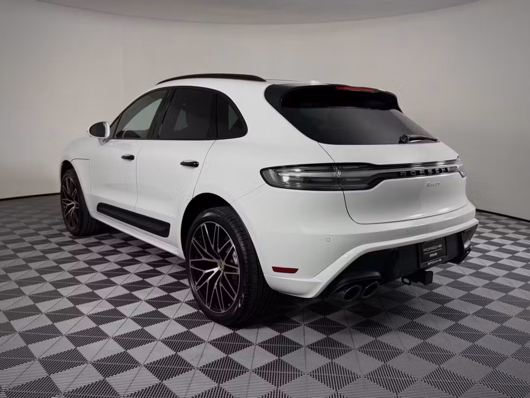 2026 Porsche Macan - Image 3