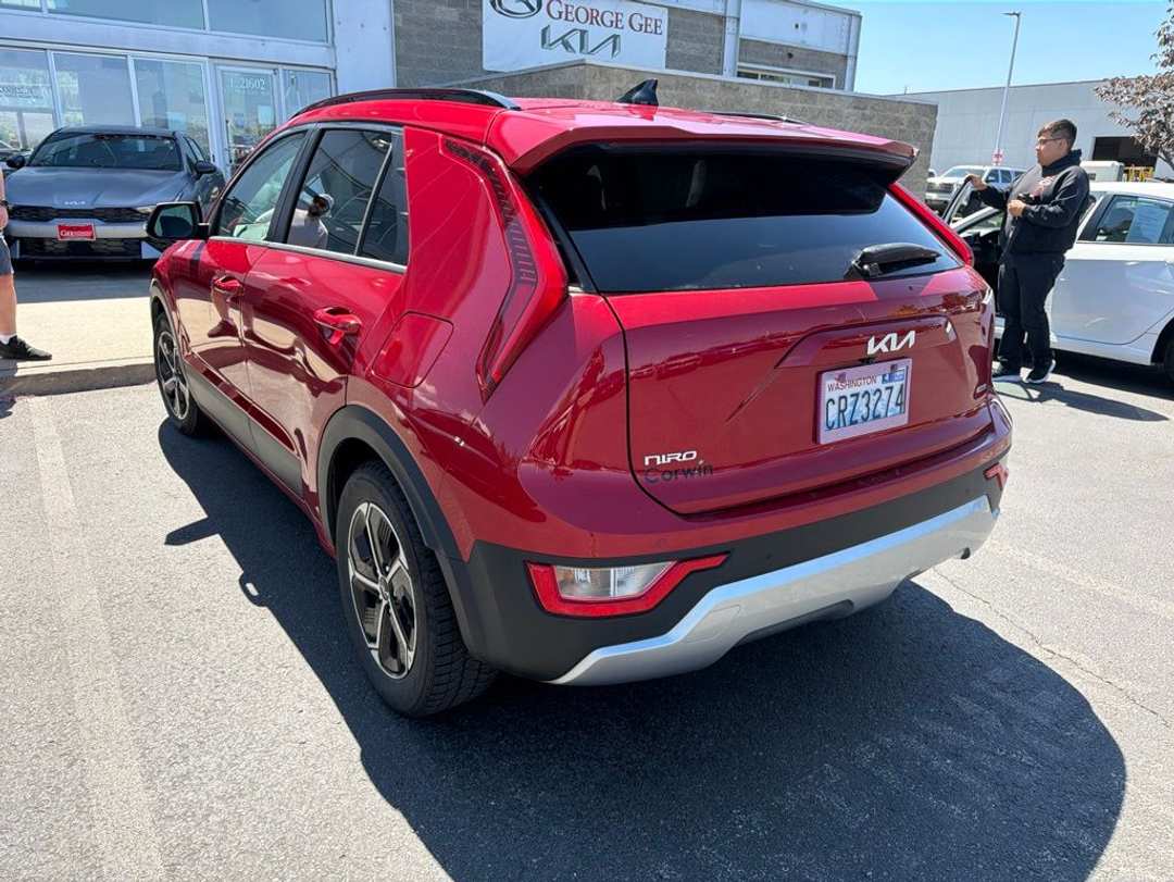 2023 Kia Niro EX - Image 2