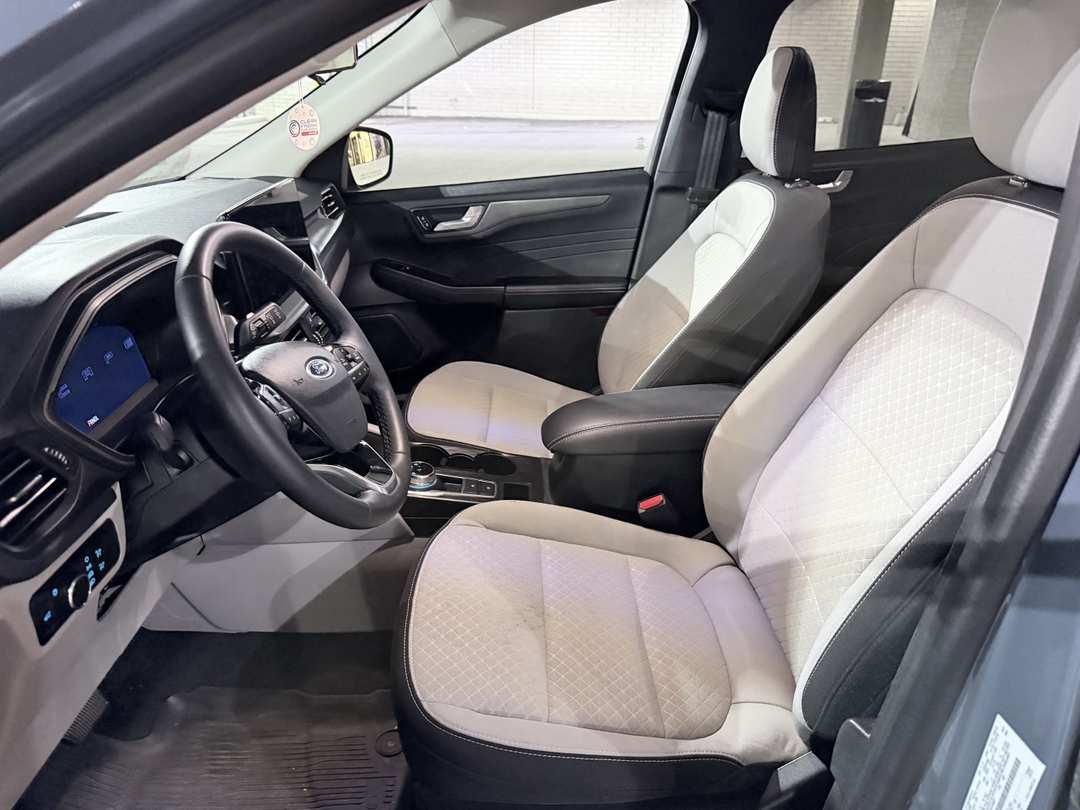 2024 Ford Escape Active - Image 2
