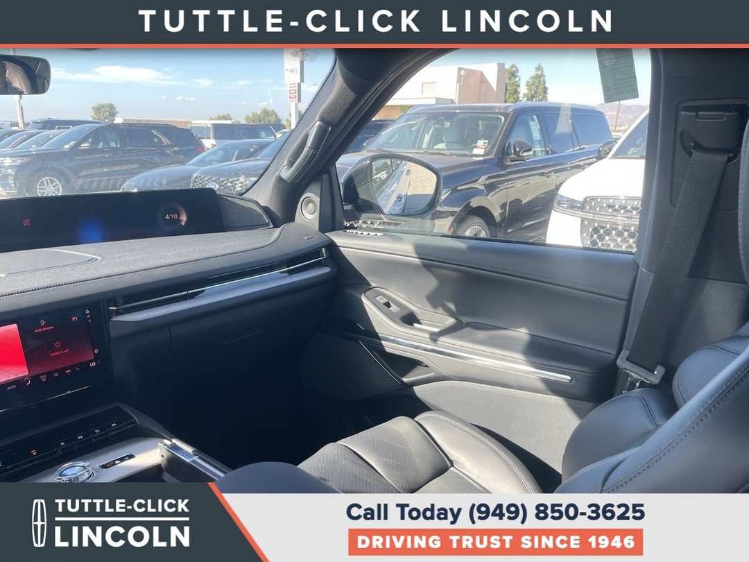 2027 Lincoln Navigator L Reserve - Image 3