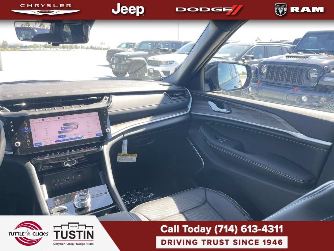 2027 Jeep Grand Cherokee Limited Reserve - Image 3