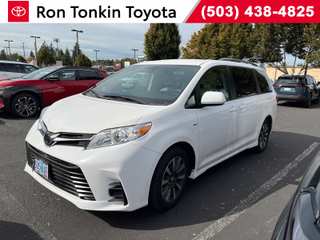 2018 Toyota Sienna LE