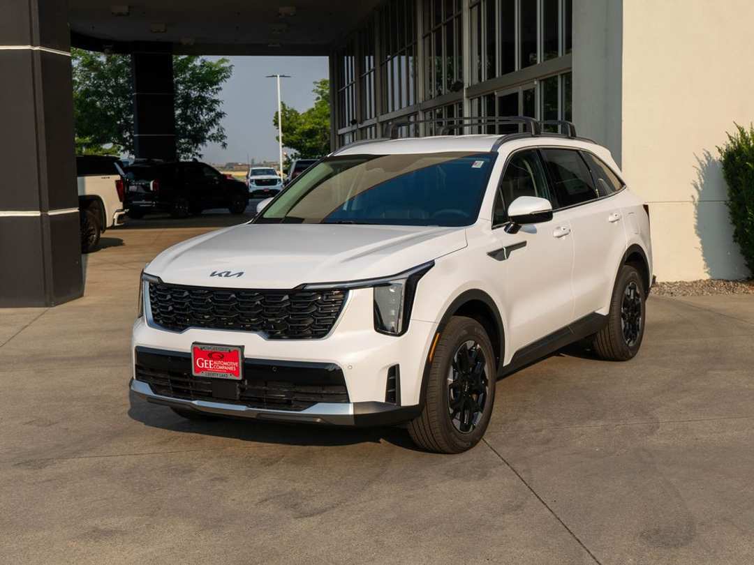 2026 Kia Sorento S - Image 3