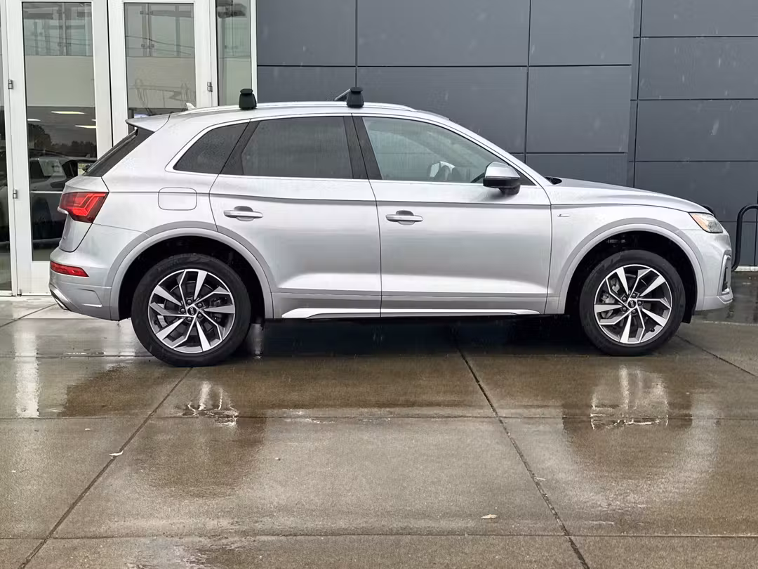 2022 Audi Q5 45 S line Premium - Image 2