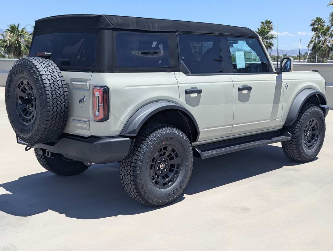 2026 Ford Bronco Outer Banks - Image 2